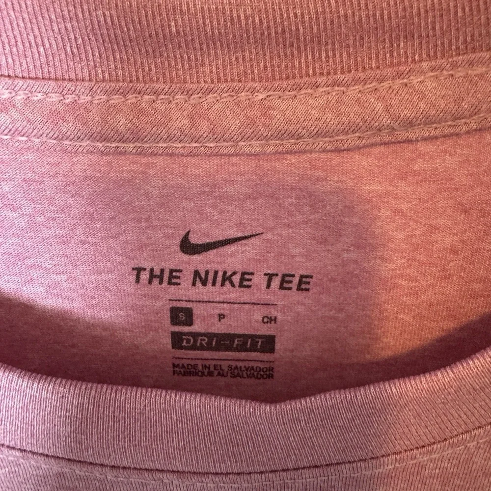 The Nike‎ Tee Dri-fit Swoosh Logo Purple Teen Small t-shirt